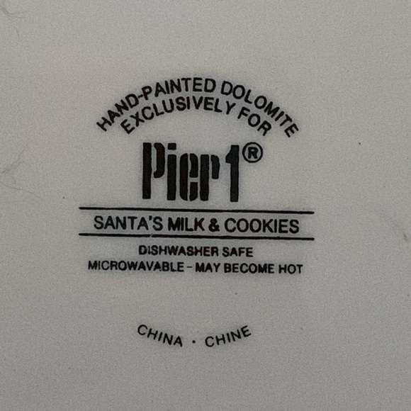 HAPPY HOLIDAYS Santa plate! PIER 1 - Picture 3 of 3